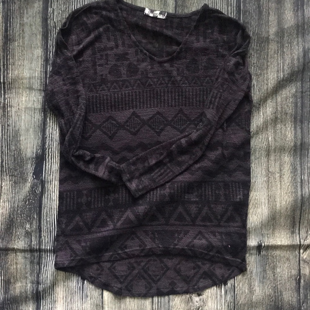Geometric design black and grey top small